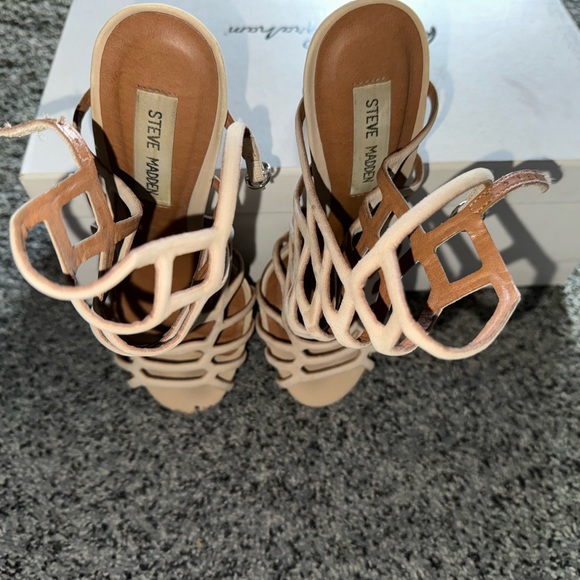 Heels - Picture 2 of 5